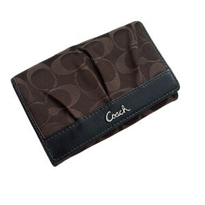Coach Soho Signature Sateen Brown Comp
Clutch Wallet